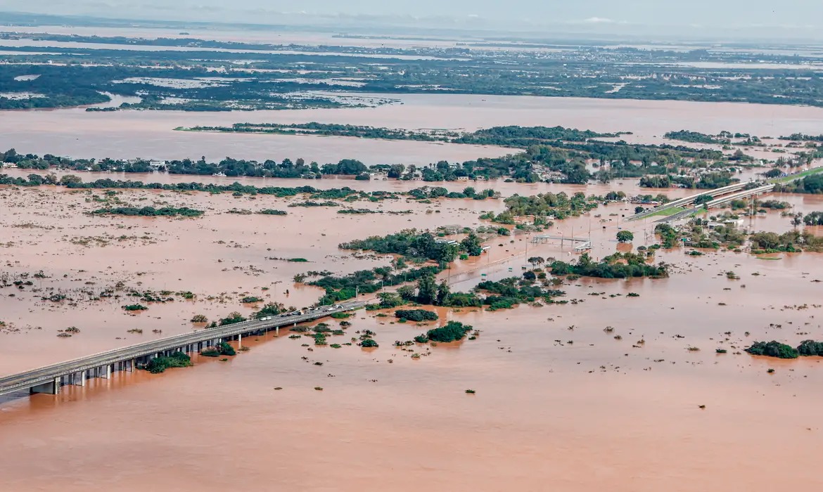 Defesa Civil atualiza balanço das enchentes no RS e divulga nomes de mortos e desaparecidos